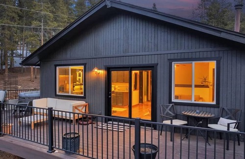 Shadow Mountain Cabina | Romantic mountain getaway or family escape. NEW HOT TUB!!