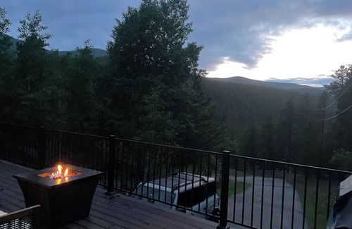 Shadow Mountain Cabina | Romantic mountain getaway or family escape. NEW HOT TUB!!