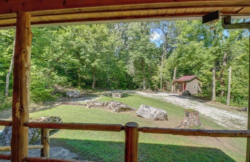 Mountain View Cabaña | Romantic Mountain View Cabin Rental Near Downtown!