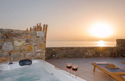 Agios Stefanos Apartamento | Romantic Mykonian Oasis Suite with Jacuzzi & Sea View