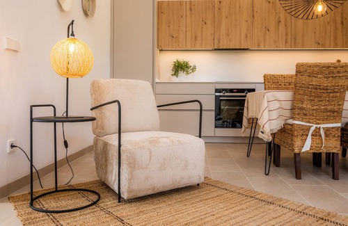 Arta Villa | Romántica casa de campo de piedra natural con piscina, jardín, terraza en la azotea y Wi-Fi