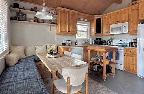 Arrowbear Lake Cabina | Romantic Oasis: Private hot tub, Sauna and intimacy awaits you