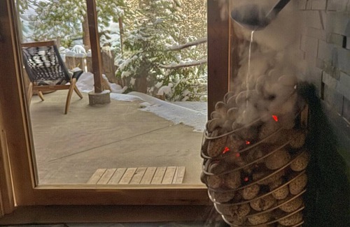 Arrowbear Lake Cabina | Romantic Oasis: Private hot tub, Sauna and intimacy awaits you