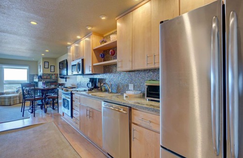 Otter Rock Apartamento | Romantic Ocean-View Suite with King Bed
