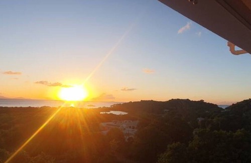 Johnson's Point Apartamento | Romantic Off-Grid Sea View Retreat / Walk to Beach