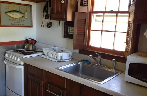 Orleans Cabaña | Romántica Orleans Waterfront Cottage!