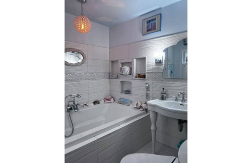 Island Falls Casa | Romantic peaceful & private by Pleasant Lake.