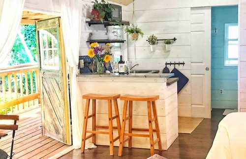 West Hazel Dell Cabaña | Romantic, Pet friendly Hideaway minutes from downtown VAN, PDX & Portland