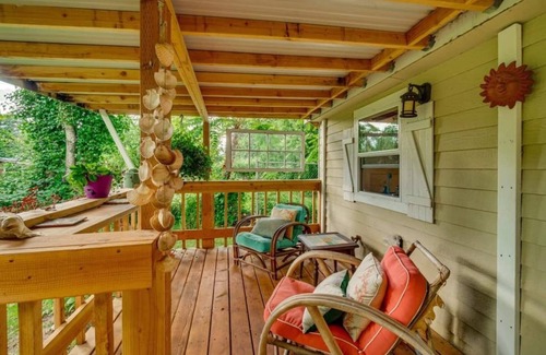 West Hazel Dell Cabaña | Romantic, Pet friendly Hideaway minutes from downtown VAN, PDX & Portland