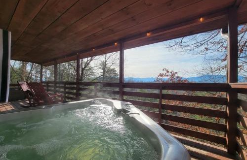 Sevierville Casa | Romantic, Private Cabin in Smokies Hot Tub Firepit