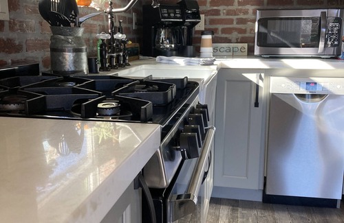 California Wine Country Casa | Romantic Private Getaway! Hot tub, Fireplace and Views!