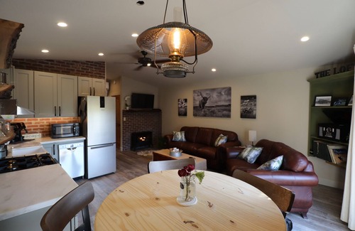 California Wine Country Casa | Romantic Private Getaway! Hot tub, Fireplace and Views!