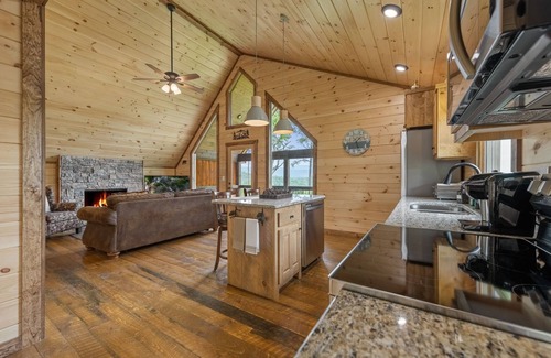Blue Ridge Cabaña | Romantic retreat with spectacular mountain view.