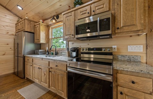 Blue Ridge Cabaña | Romantic retreat with spectacular mountain view.