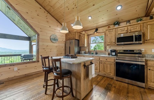 Blue Ridge Cabaña | Romantic retreat with spectacular mountain view.