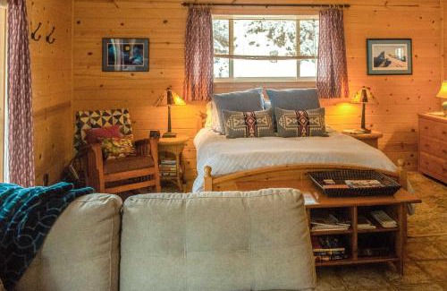 Winthrop Casa | Romantic Riverfront Cottage - 1 Mile to Winthrop!