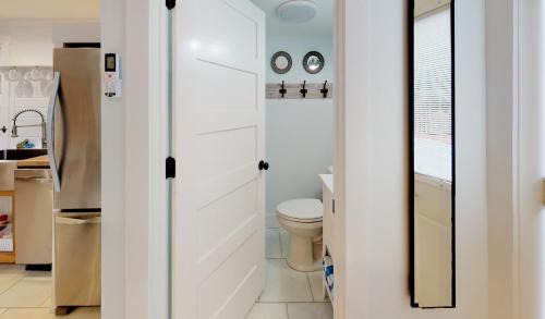 Downtown Historic District Casa | Romantic Secret Garden - Marble Floors & Bath DT Just 2 Blocks Beach Only 3 Miles