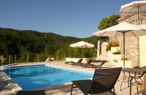 Buzet Villa | Villa romántica - piscina privada - hermosa vista del valle de Mirna - tranquilo