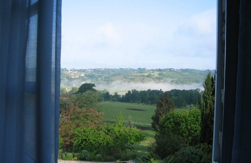 Marnac Cabaña | Elegante casa de carácter con piscina privada y magníficas vistas al campo.