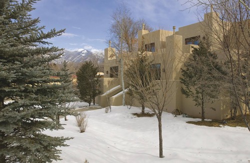 Taos Complejo | Romantic Studio w/ Fireplace - Near Historical Sites