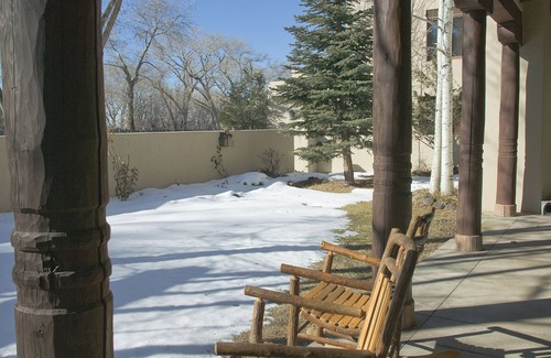 Taos Complejo | Romantic Studio w/ Fireplace - Near Historical Sites