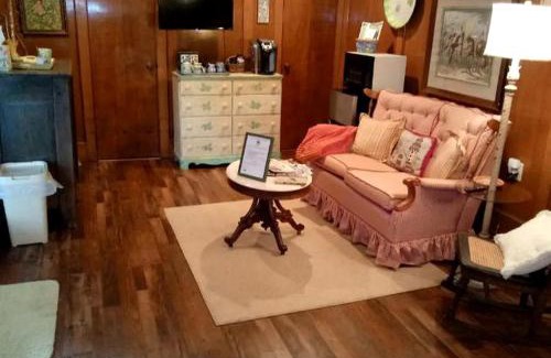 Louisville Casa | Romantic Suite Rental with Terrace and Chimenea near Gatlinburg, Tennessee