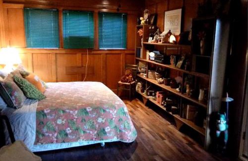 Louisville Casa | Romantic Suite Rental with Terrace and Chimenea near Gatlinburg, Tennessee