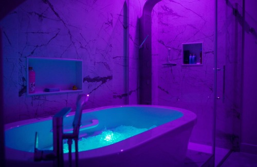 Shefford Cama Y Desayuno | Romantic Suite W/direct Access to hot tub & Stunning View of Bromont