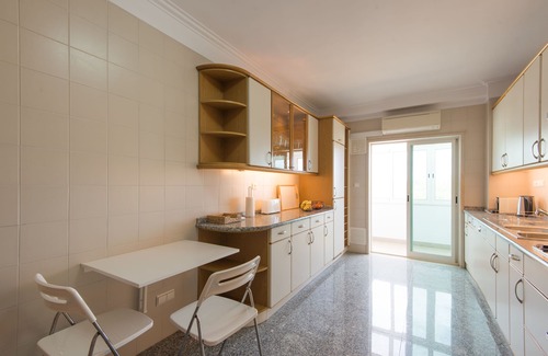 Estoril Condominio | Puesta de sol romántica, excelente Central Sunny Ap. Vista al mar / playas, 3 habitaciones / 3 baños
