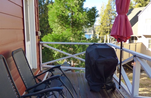 Cedar Glen Cabina | Romantic Tiny Cabin- With Lake View