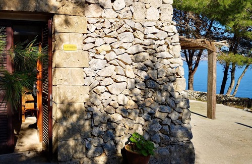 Castro Marina Cabaña | Romantic trullo above the fjord with sea access and stunning views (house G)