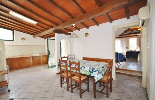 Marina di Pietrasanta Villa | VILLA ROMÁNTICA CON JARDÍN, BBQ, WI FI, AIRE ACONDICIONADO