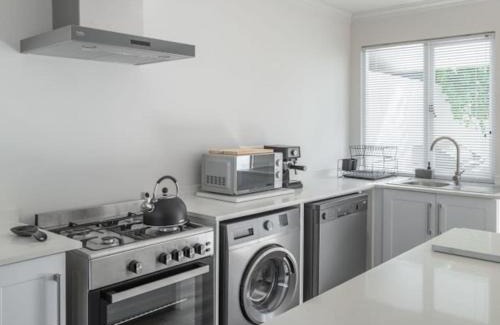 Knysna Villa | Romantic Villa2 Getaway - beautiful views, kolkol, wifi and back up SOLAR