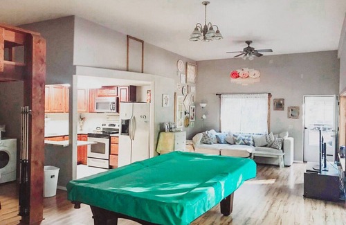 Clark Fork Cabina | Romántico Waterfront Shabby Chic Cabin en el río Clark Fork! #SwankyCabin