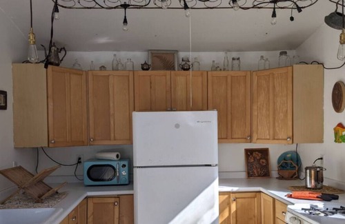 Burnsville Casa | Romantic Yome Retreat with Greenhouse Shower!