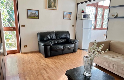 Zona LIV La Giustiniana Apartamento | ⭐️⭐️⭐️⭐️ APARTAMENTO DE HABITACIÓN CON BALCÓN Y APARCAMIENTO ⭐️⭐️⭐️⭐️