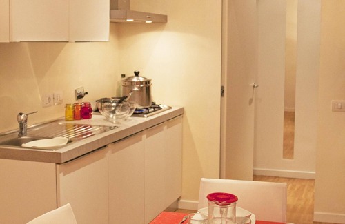 Rione XVIII Castro Pretorio Apartamento | Roma: Nuevo Piso desde 3 hasta 10 personas: central moderno y tranquilo
