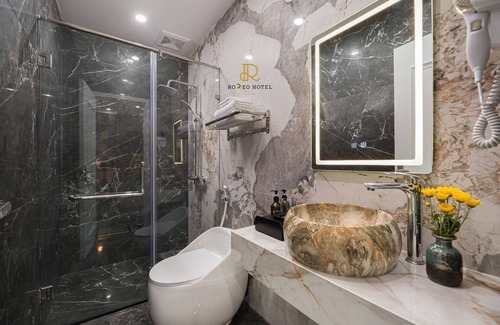 Hoang Mai Hotel | Romeo 2 Hotel HN by Bay Luxury