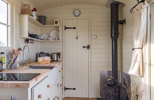 St Mary's Bay Cabina | Romney Marsh Huts by Bloom Stays - beautiful shepherds hut that sleeps 4 guests in 2 bedrooms