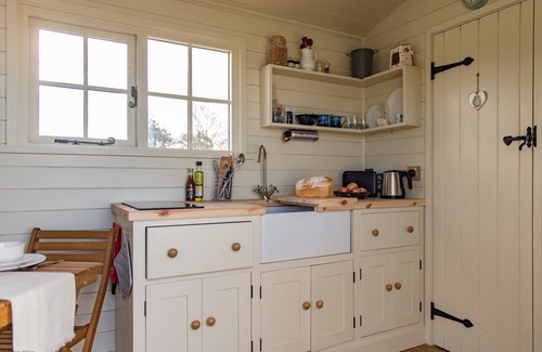 St Mary's Bay Cabina | Romney Marsh Huts by Bloom Stays - beautiful shepherds hut that sleeps 4 guests in 2 bedrooms