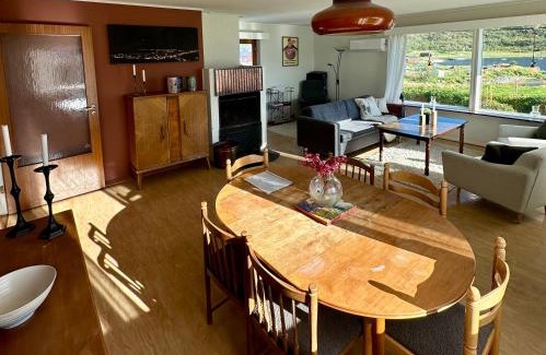 Tromso Casa | Romslig kystperle med sjel i Skulsfjord Tromsø