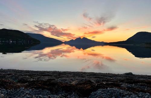 Tromso Casa | Romslig kystperle med sjel i Skulsfjord Tromsø