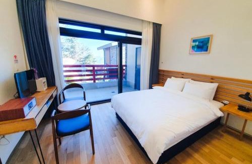Jeongseon Casa | Romyzian Garden Mountain House