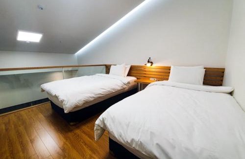 Jeongseon Casa | Romyzian Garden Mountain House