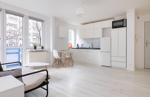 Centrum Apartamento | Rondo ONZ Sunny Apartment