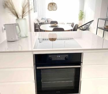 Prizren Apartamento | RONI APARTMENTS -Near the historic city center -Family-friendly -Baby cots and toys available -Netflix -Convenient for sightseeing -Services available -Free parking with video surveillance