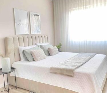 Prizren Apartamento | RONI APARTMENTS -Near the historic city center -Family-friendly -Baby cots and toys available -Netflix -Convenient for sightseeing -Services available -Free parking with video surveillance