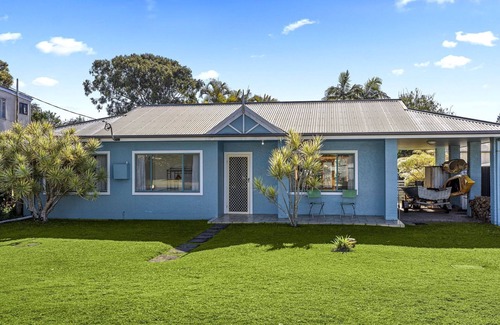 Mylestom Casa | Ronnie's Cottage in Mylestom is a character-filled, vintage retreat