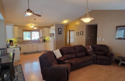 Chitek Lake Cabaña | Ronnie's "Reel em Inn" Cozy retreat in Northern Saskatchewan.
