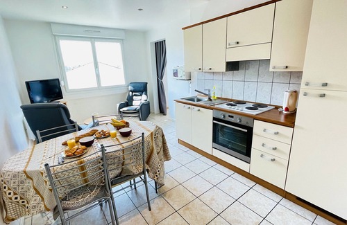 Forges-les-Bains Apartamento | Ronsard: Apartment 300 metres from the thermal baths (unlimited parking)